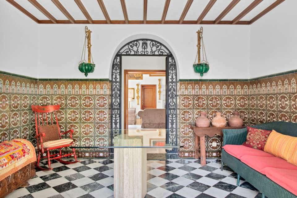 5 bedroom Villa for sale in Marbella with garage - € 2,950,000 (Ref: 9611937)