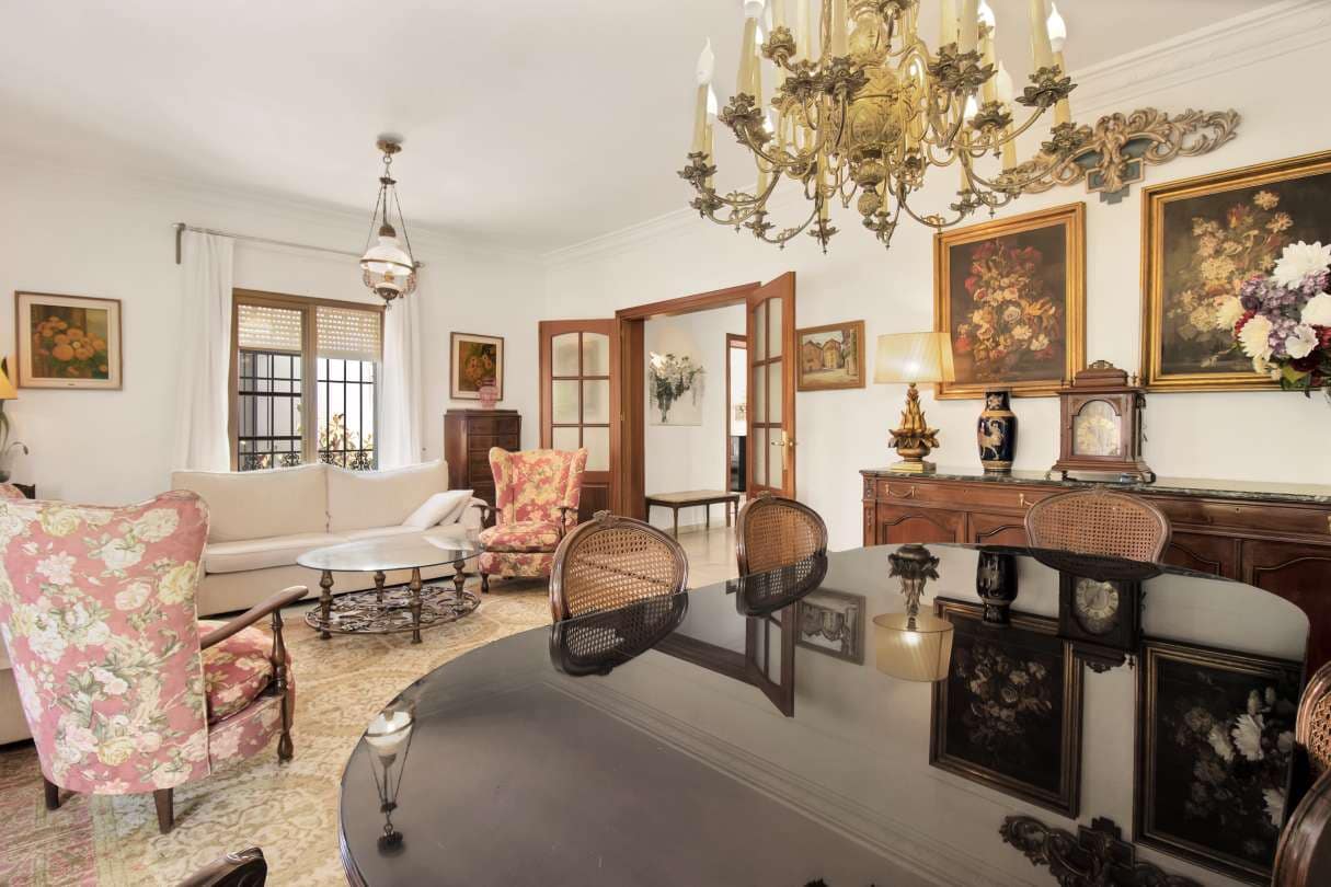 5 bedroom Villa for sale in Marbella with garage - € 2,950,000 (Ref: 9611937)