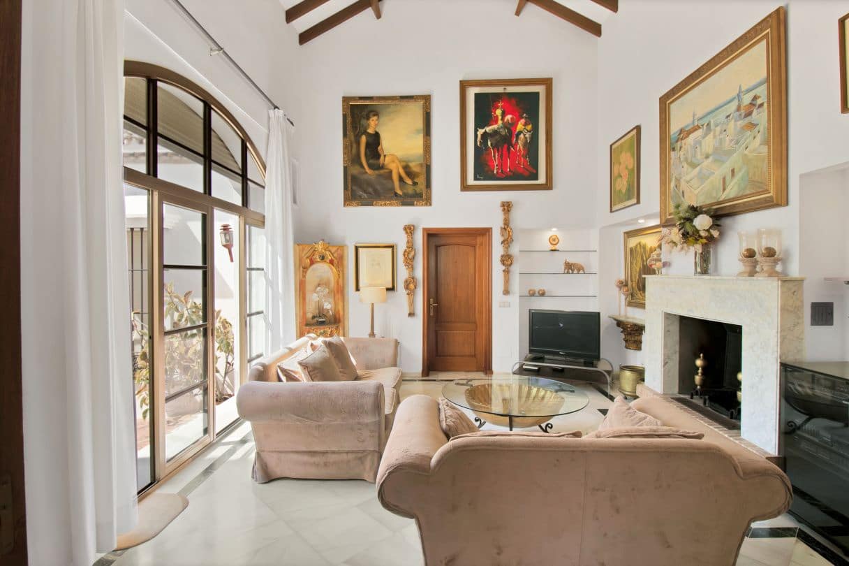 5 bedroom Villa for sale in Marbella with garage - € 2,950,000 (Ref: 9611937)