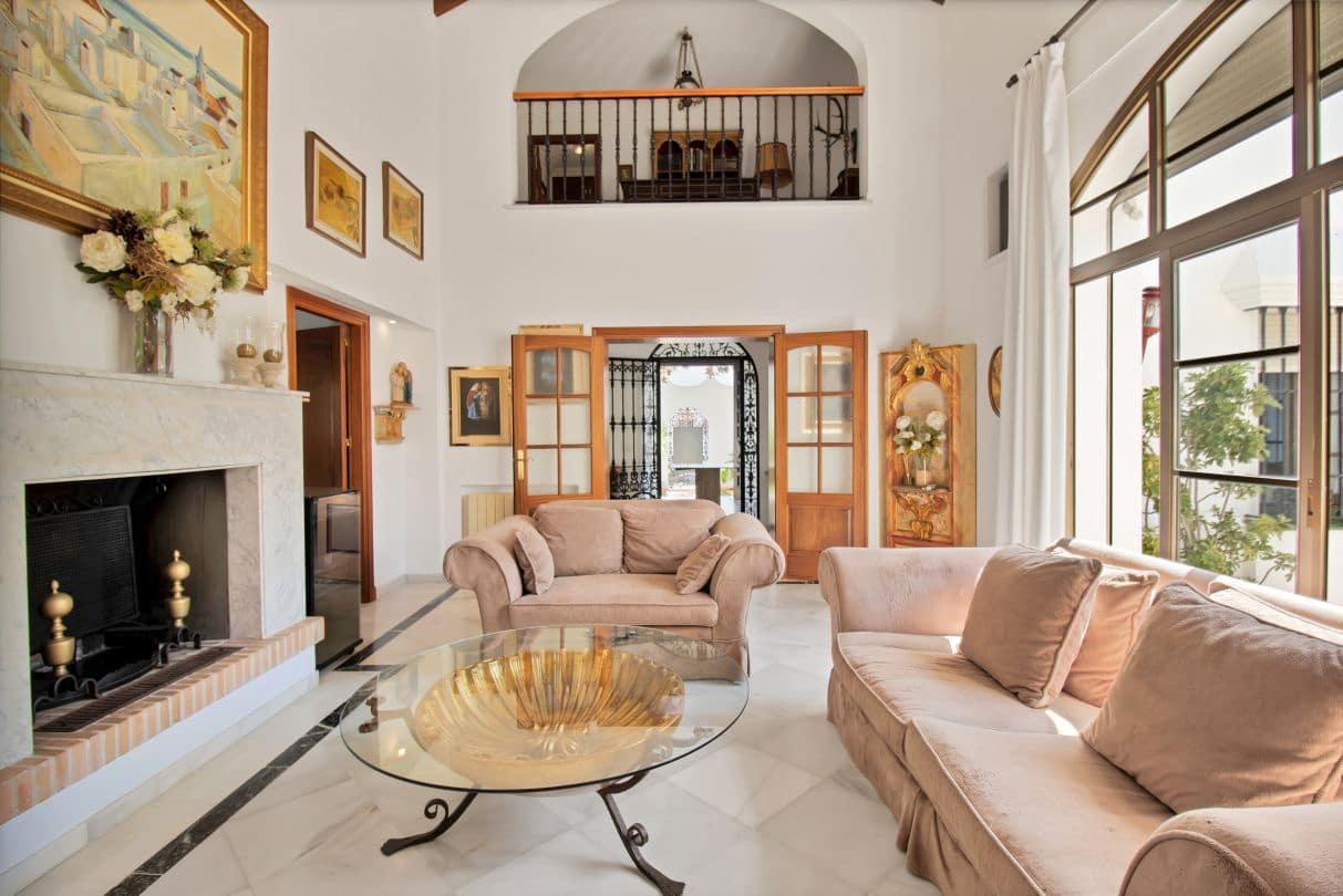 5 bedroom Villa for sale in Marbella with garage - € 2,950,000 (Ref: 9611937)