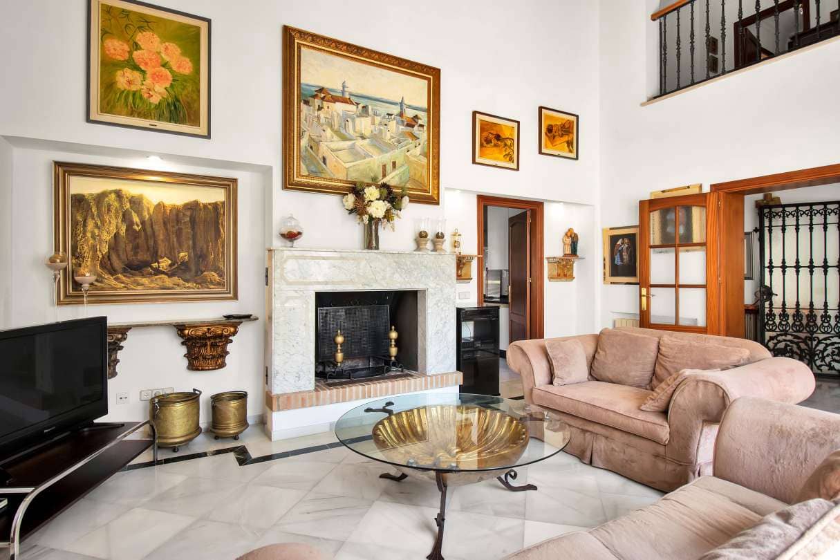 5 bedroom Villa for sale in Marbella with garage - € 2,950,000 (Ref: 9611937)