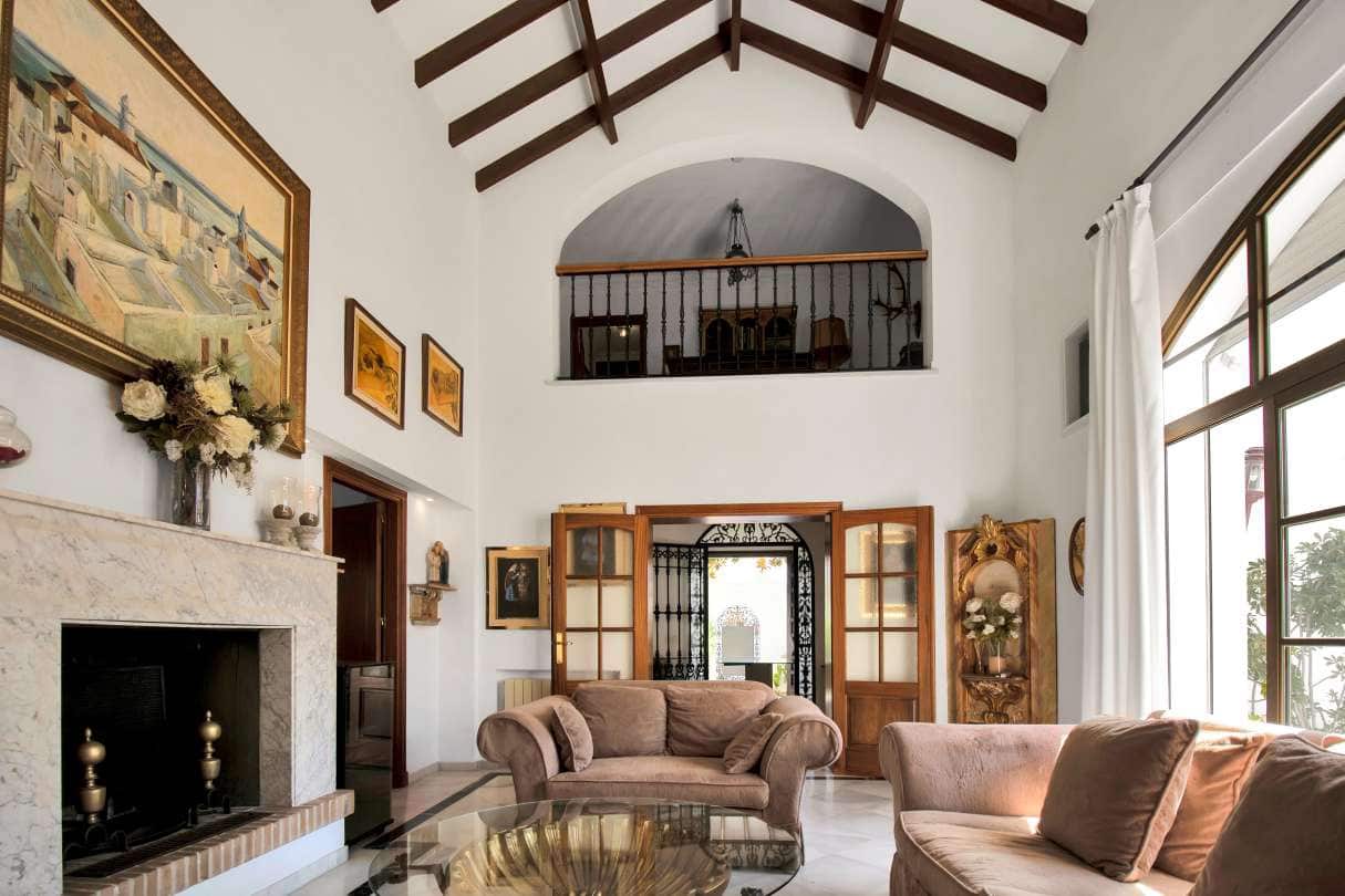 5 bedroom Villa for sale in Marbella with garage - € 2,950,000 (Ref: 9611937)
