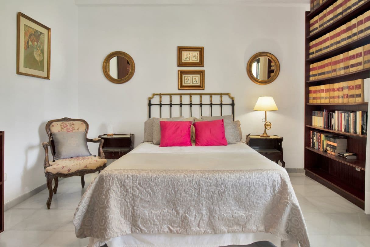 5 bedroom Villa for sale in Marbella with garage - € 2,950,000 (Ref: 9611937)