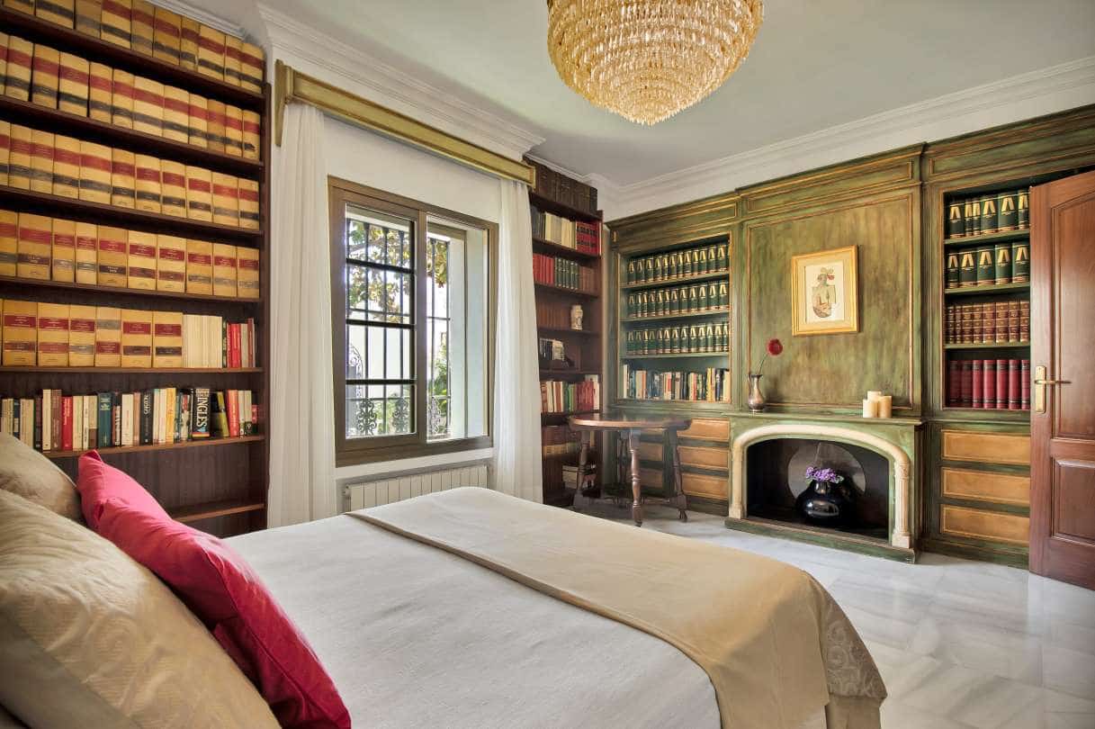 5 bedroom Villa for sale in Marbella with garage - € 2,950,000 (Ref: 9611937)