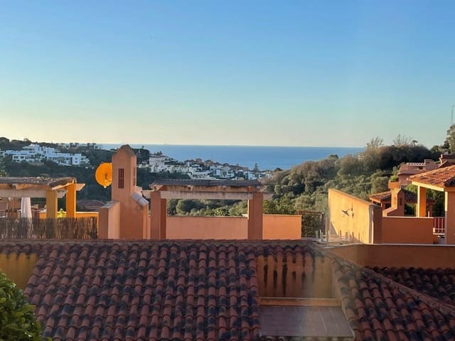 2 bedroom Flat for sale in La Reserva, Marbella with garage - € 345,000 (Ref: 9611938)