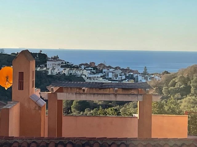 2 bedroom Flat for sale in La Reserva, Marbella with garage - € 345,000 (Ref: 9611938)