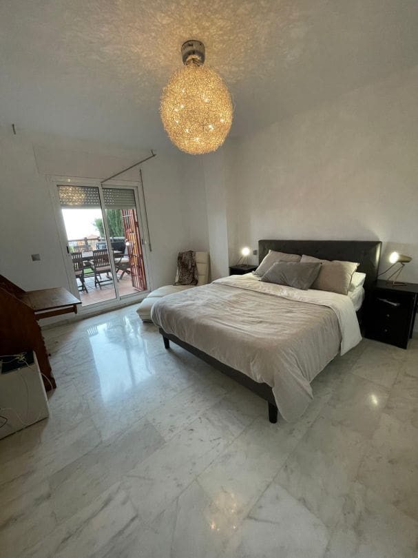 2 soveværelse Lejlighed til salg i Marbella med garage - € 345.000 (Ref: 9611938)