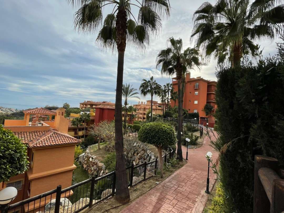 2 soveværelse Lejlighed til salg i Marbella med garage - € 345.000 (Ref: 9611938)