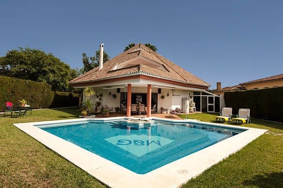 Chalet de 5 habitaciones en Bel-Air, Estepona en venta con garaje - 1.200.000 € (Ref: 9611941)