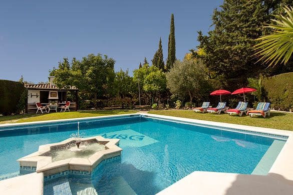 Chalet de 5 habitaciones en Bel-Air, Estepona en venta con garaje - 1.200.000 € (Ref: 9611941)