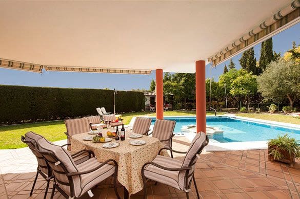 Chalet de 5 habitaciones en Bel-Air, Estepona en venta con garaje - 1.200.000 € (Ref: 9611941)