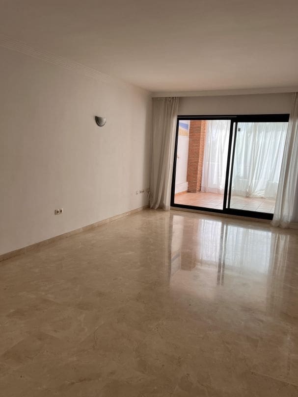 Piso de 2 habitaciones en New Golden Mile en venta con garaje - 340.000 € (Ref: 9611942)