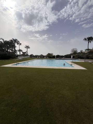 Piso de 2 habitaciones en La Concha - Resina Golf, Estepona en venta con garaje - 340.000 € (Ref: 9611942)