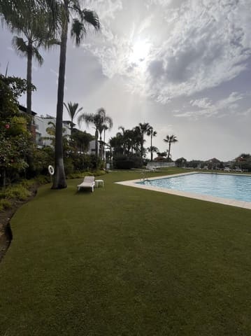 Piso de 2 habitaciones en La Concha - Resina Golf, Estepona en venta con garaje - 340.000 € (Ref: 9611942)