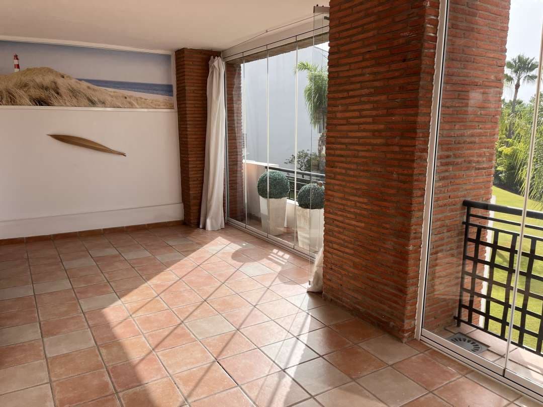 Piso de 2 habitaciones en New Golden Mile en venta con garaje - 340.000 € (Ref: 9611942)