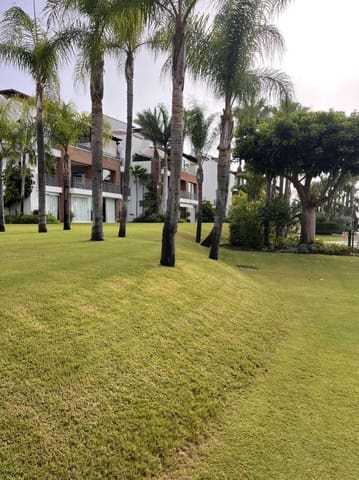 Piso de 2 habitaciones en La Concha - Resina Golf, Estepona en venta con garaje - 340.000 € (Ref: 9611942)