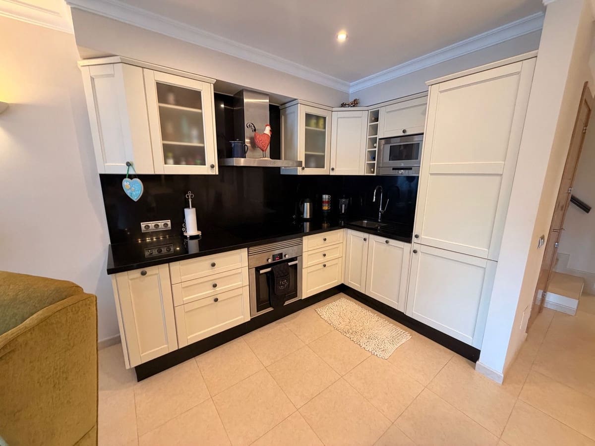 4 bedroom Villa for sale in Mijas with pool - € 475,000 (Ref: 9611943)