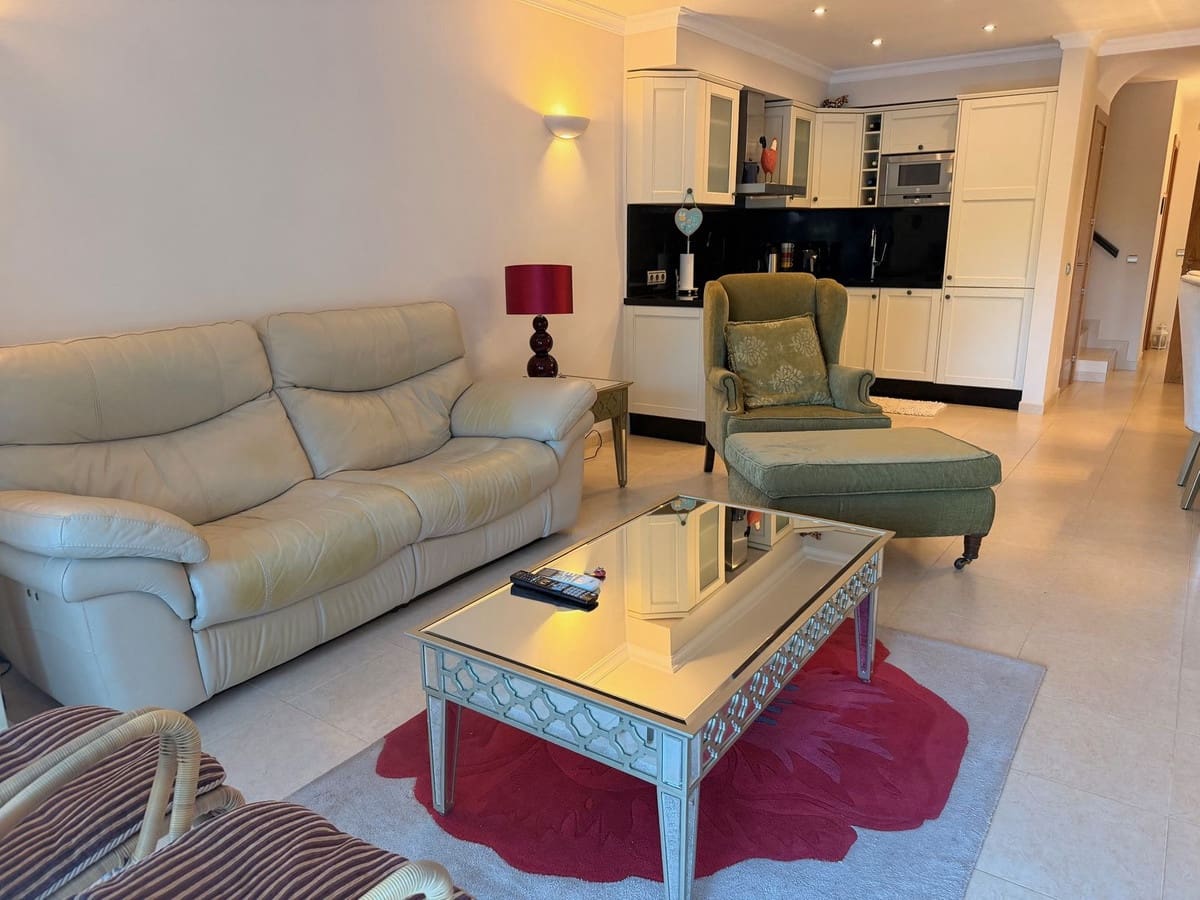 4 bedroom Villa for sale in Mijas with pool - € 475,000 (Ref: 9611943)