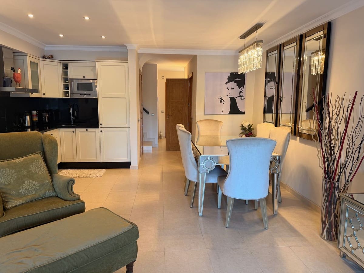 4 bedroom Villa for sale in Mijas with pool - € 475,000 (Ref: 9611943)