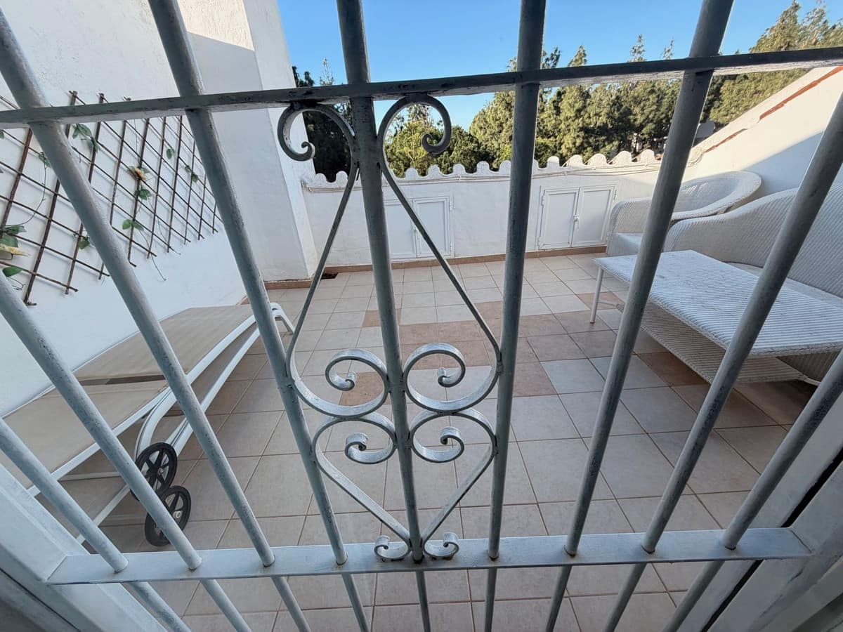 4 bedroom Villa for sale in Mijas with pool - € 475,000 (Ref: 9611943)