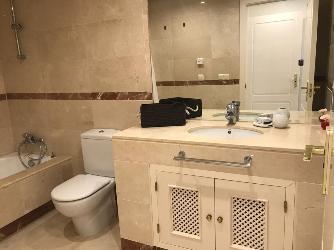 Piso de 2 habitaciones en Marbella en venta con garaje - 795.000 € (Ref: 9613119)