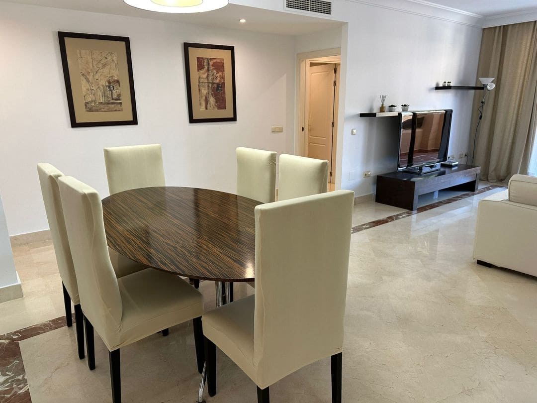 Piso de 2 habitaciones en Marbella en venta con garaje - 795.000 € (Ref: 9613119)