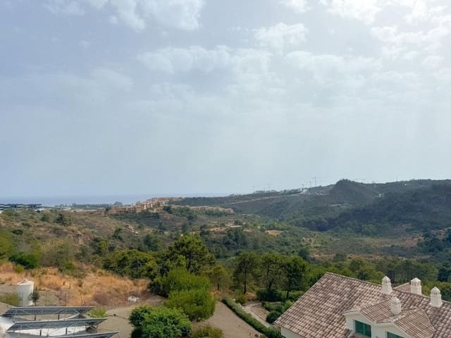 Piso de 3 habitaciones en La Concha - Resina Golf, Estepona en venta - 349.000 € (Ref: 9613121)