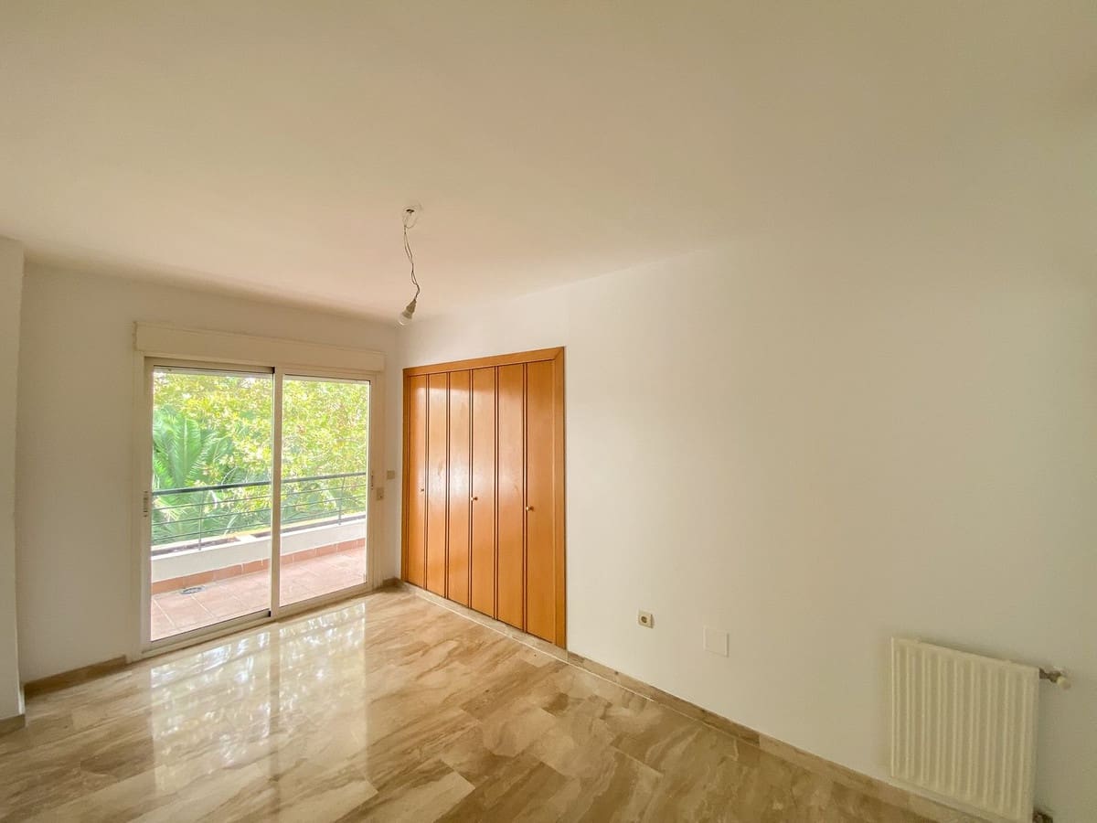 3 sypialnia Mieszkanie na sprzedaż w Marbella z basenem garażem - 445 000 € (Ref: 9613122)