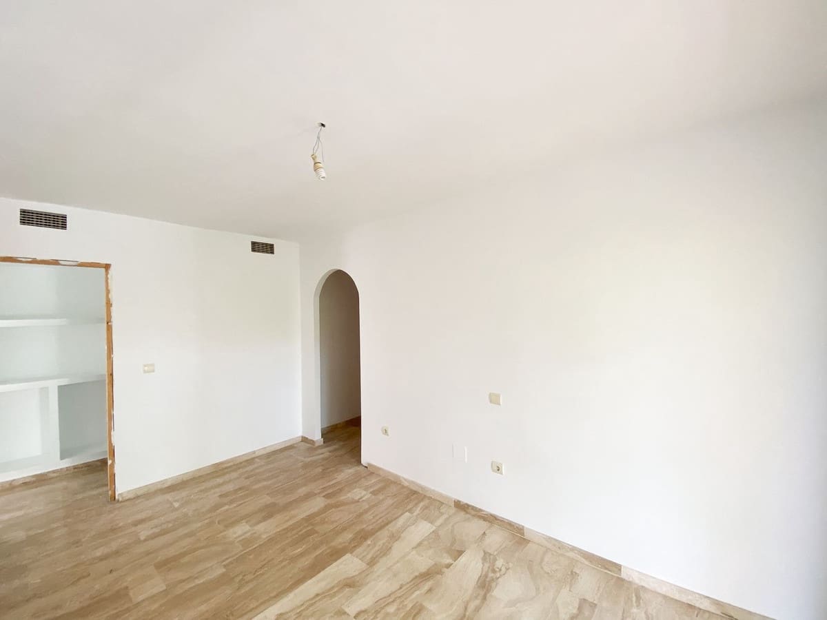 3 sypialnia Mieszkanie na sprzedaż w Marbella z basenem garażem - 445 000 € (Ref: 9613122)