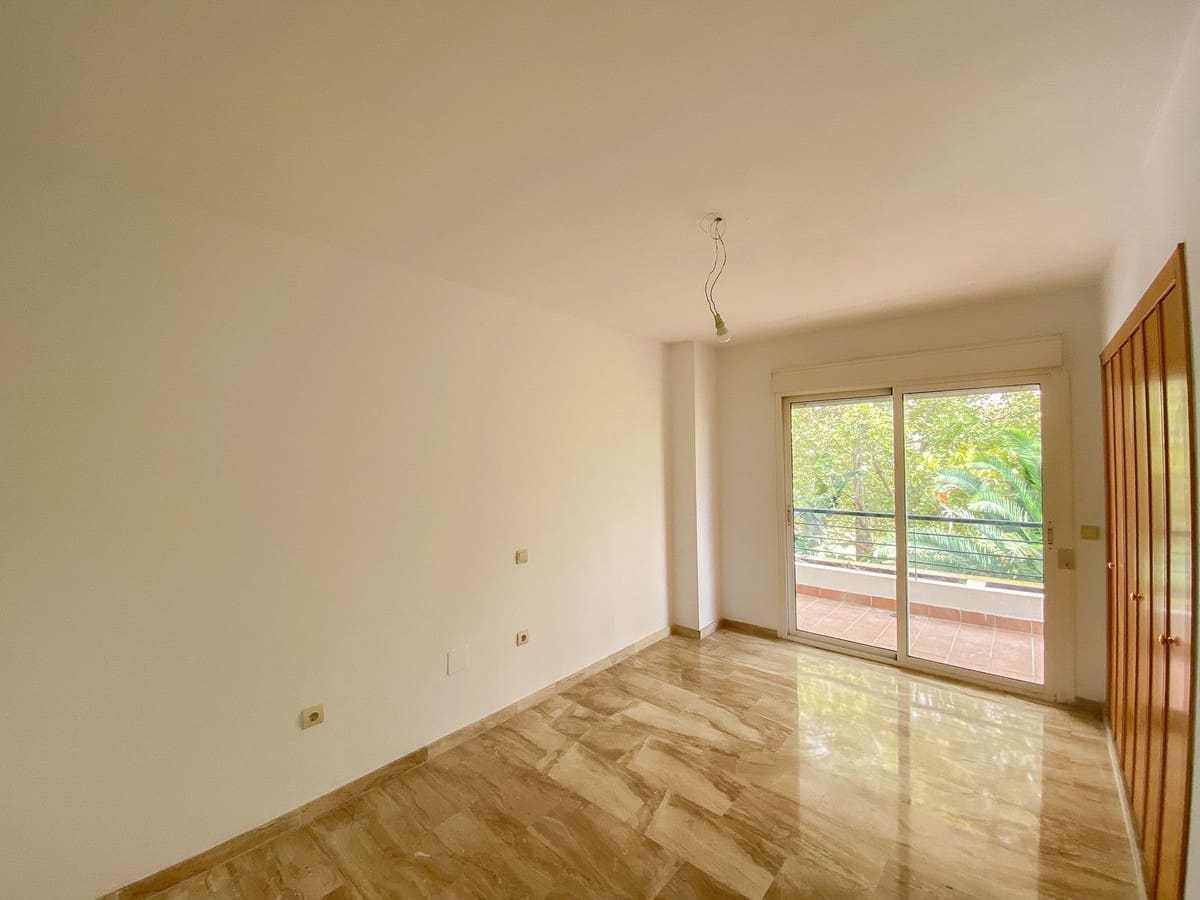 3 sypialnia Mieszkanie na sprzedaż w Marbella z basenem garażem - 445 000 € (Ref: 9613122)