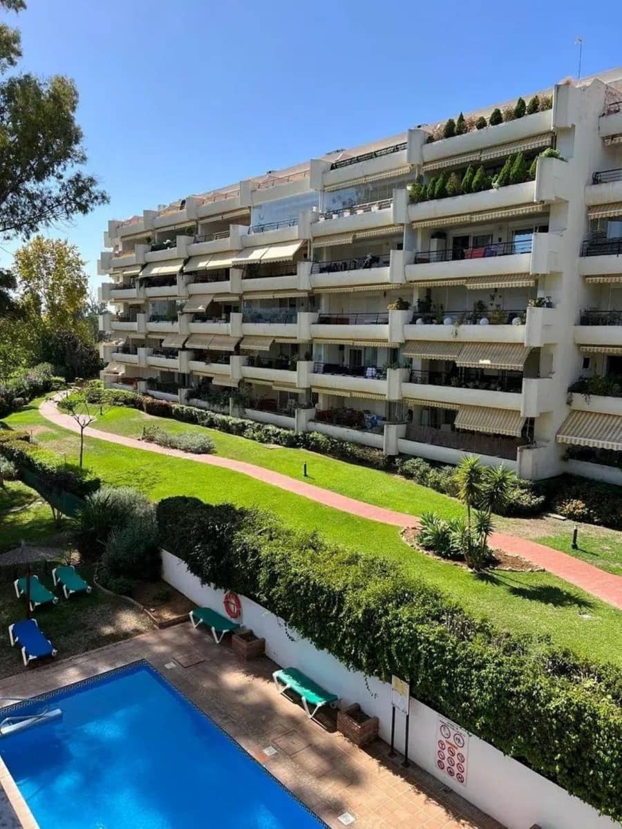 3 sypialnia Mieszkanie na sprzedaż w Marbella z basenem garażem - 445 000 € (Ref: 9613122)