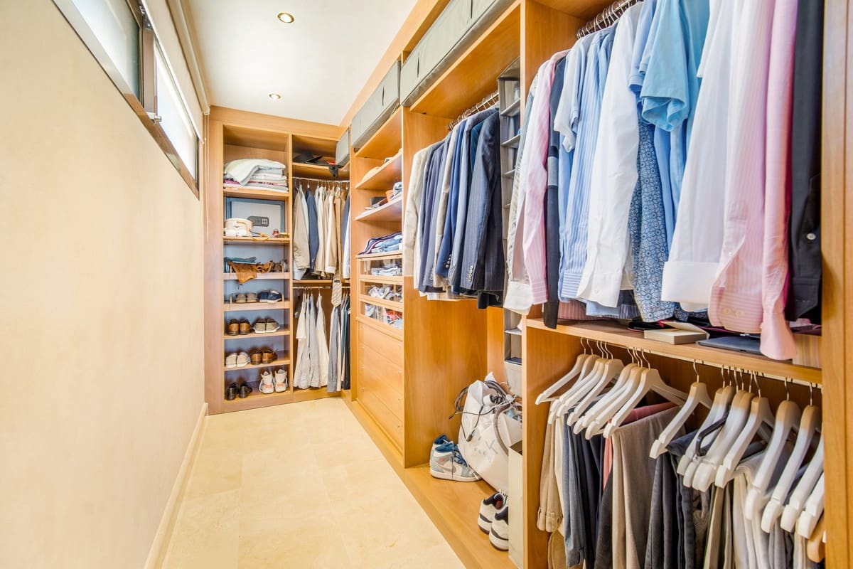 4 makuuhuone Huvila myytävänä paikassa Marbella mukana uima-altaan 
autotalli - 1 995 000 € (Ref: 9613125)