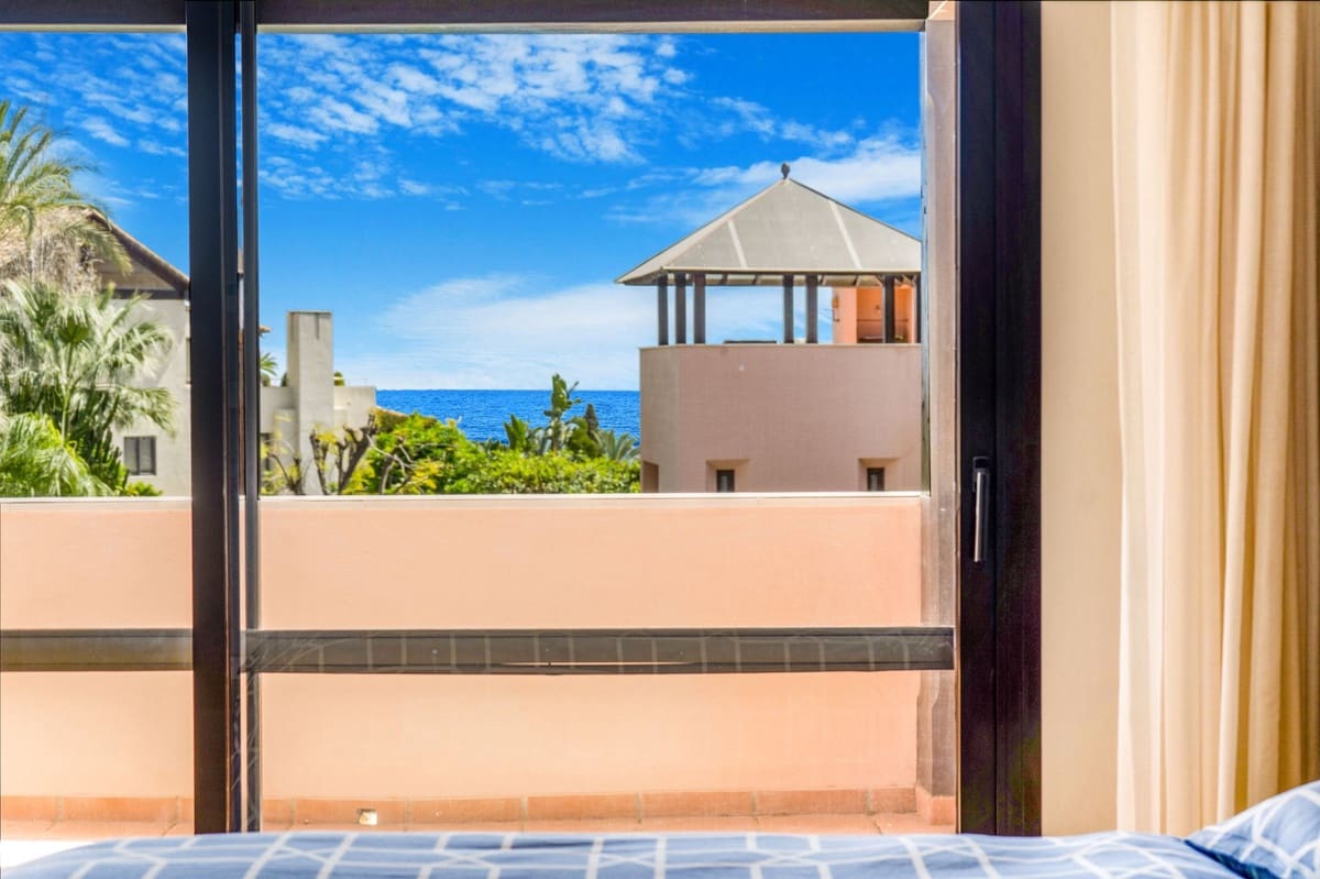 4 makuuhuone Huvila myytävänä paikassa Marbella mukana uima-altaan 
autotalli - 1 995 000 € (Ref: 9613125)