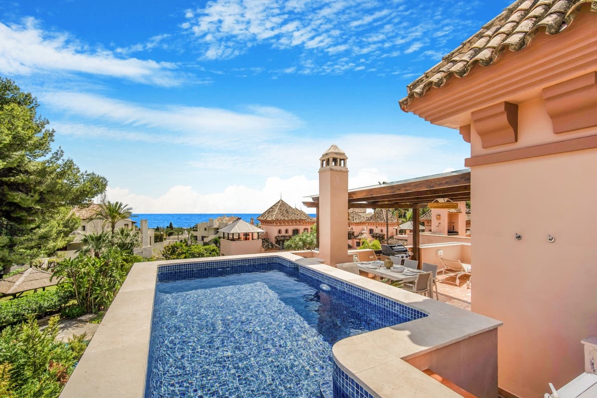 4 makuuhuone Huvila myytävänä paikassa Marbella mukana uima-altaan 
autotalli - 1 995 000 € (Ref: 9613125)