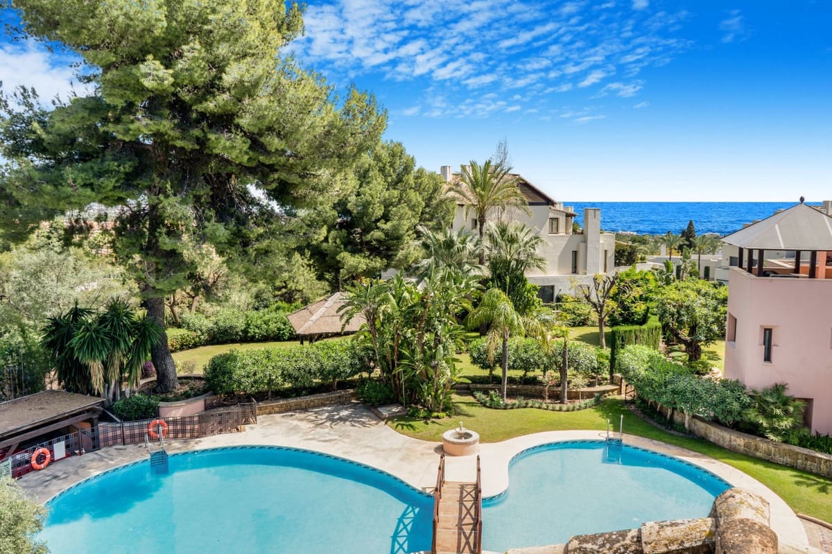 4 makuuhuone Huvila myytävänä paikassa Marbella mukana uima-altaan 
autotalli - 1 995 000 € (Ref: 9613125)