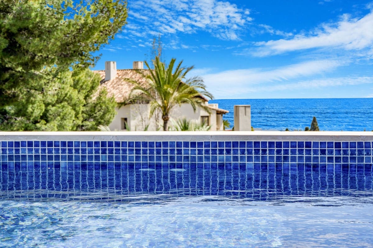 4 makuuhuone Huvila myytävänä paikassa Marbella mukana uima-altaan 
autotalli - 1 995 000 € (Ref: 9613125)