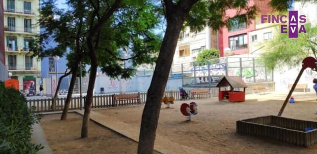 Lejlighed til salg i La Vila de Gràcia, Barcelona by - € 275.000 (Ref: 9613128)