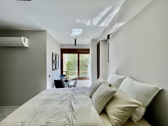 Lägenhet till salu i Las Brisas, Marbella med pool garage - 257 000 € (Ref: 9613129)