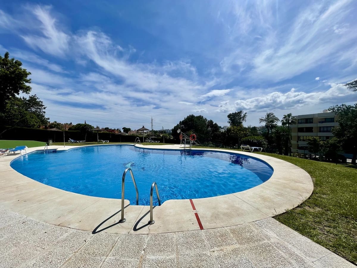 Mieszkanie na sprzedaż w Marbella z basenem garażem - 257 000 € (Ref: 9613129)