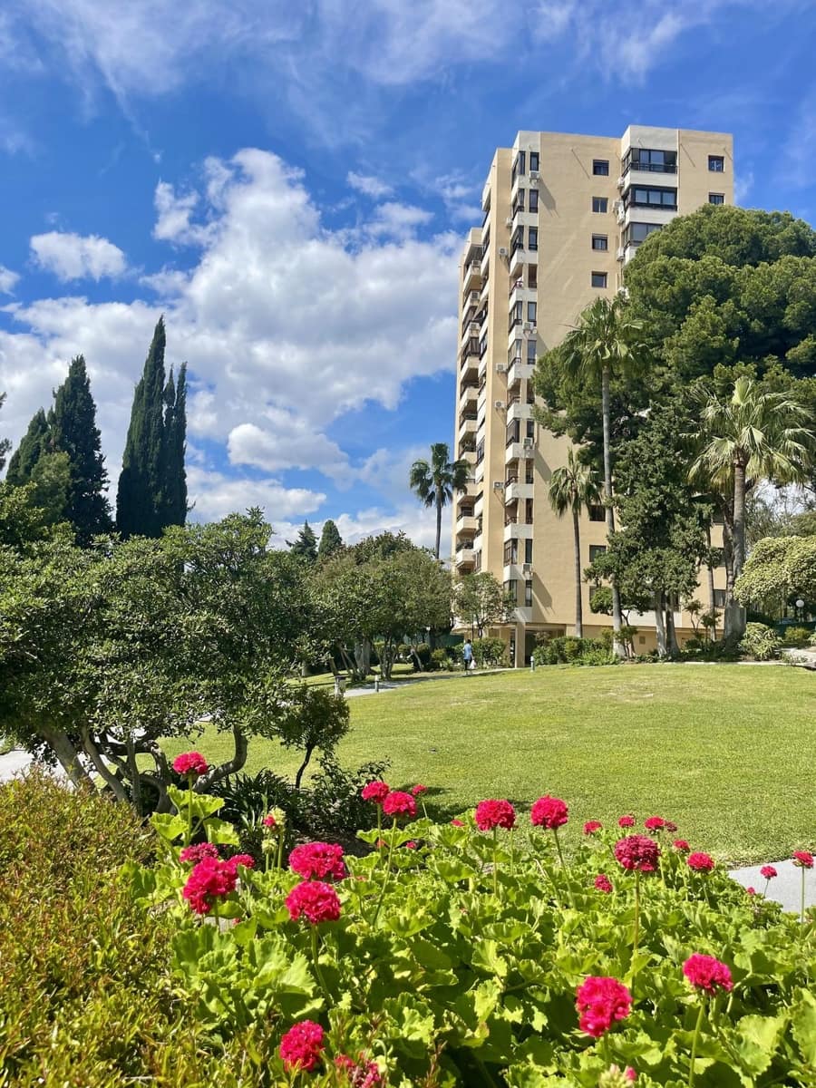 Mieszkanie na sprzedaż w Marbella z basenem garażem - 257 000 € (Ref: 9613129)