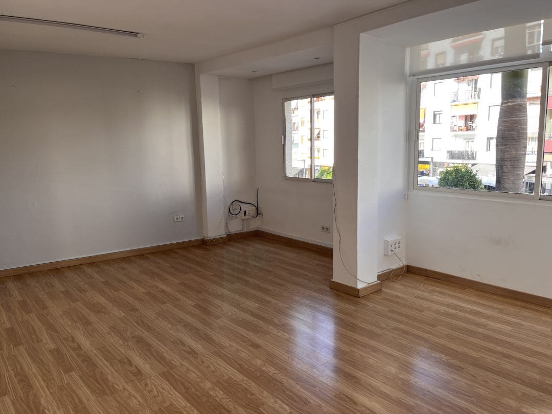Kontor att hyra i Marbella - 1 200 € (Ref: 9613130)