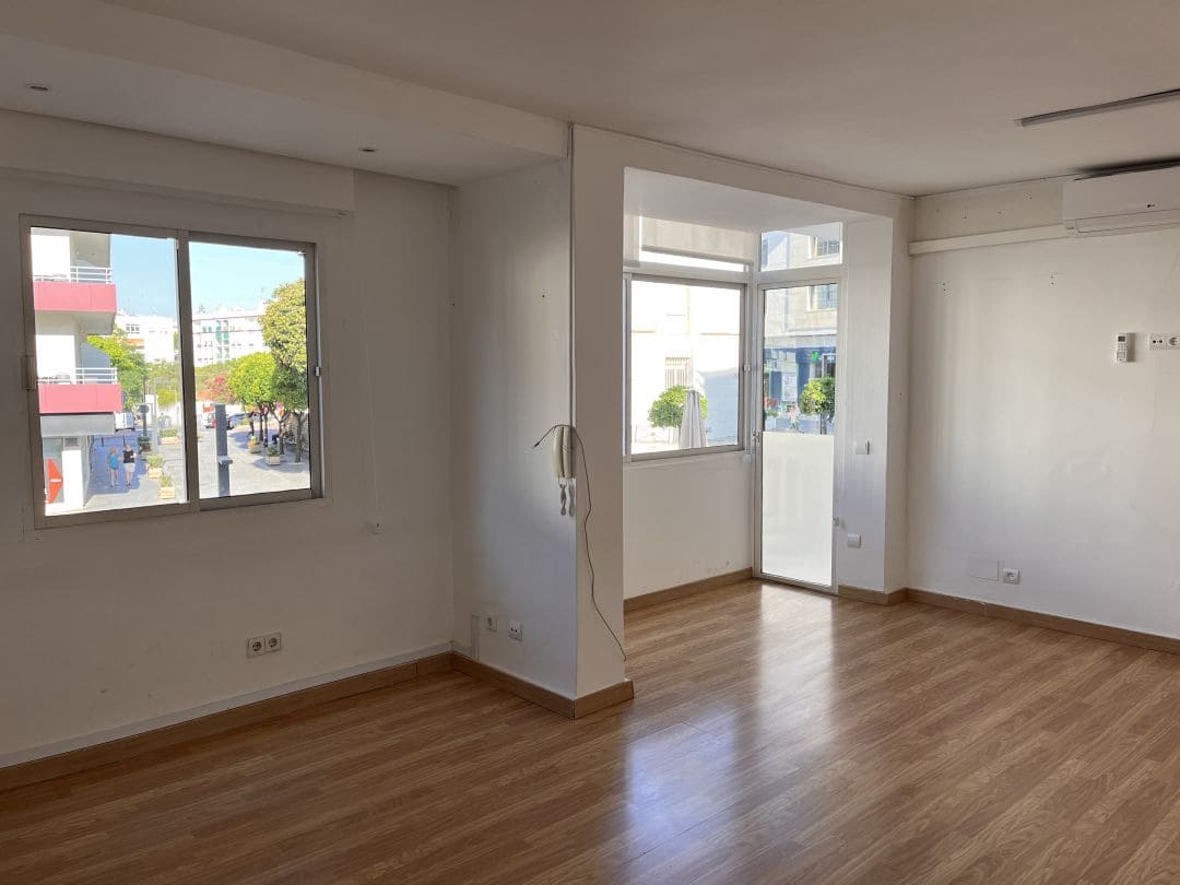 Kontor att hyra i Marbella - 1 200 € (Ref: 9613130)
