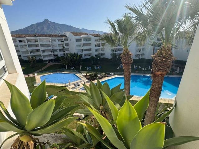 3 bedroom Flat for sale in Puerto Banus, Marbella - € 1,250,000 (Ref: 9613135)
