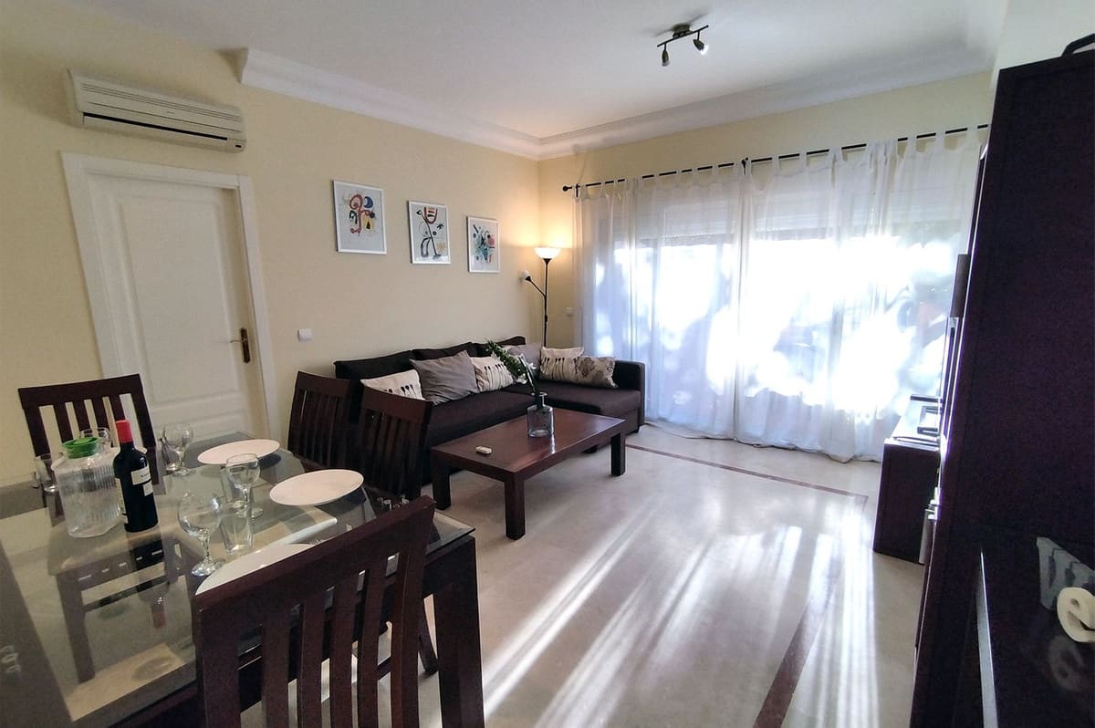 1 quarto Apartamento para venda em Estepona com piscina - 245 000 € (Ref: 9614131)