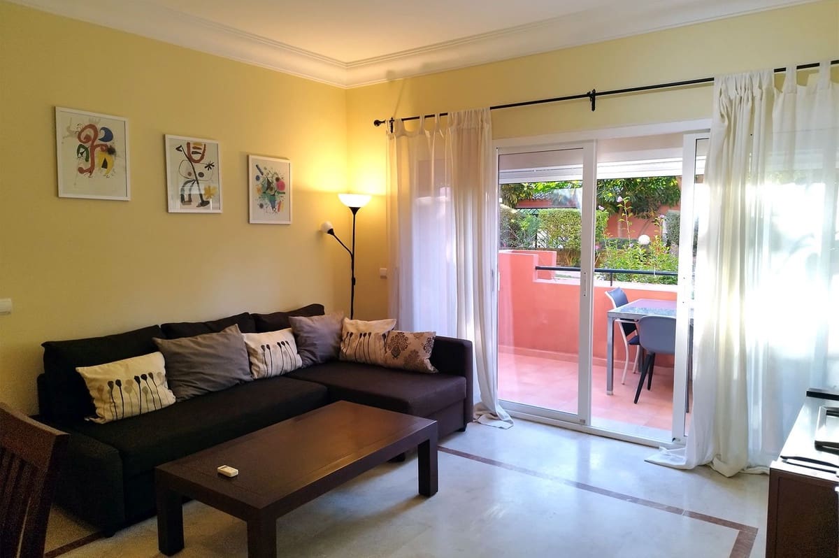 1 quarto Apartamento para venda em Estepona com piscina - 245 000 € (Ref: 9614131)