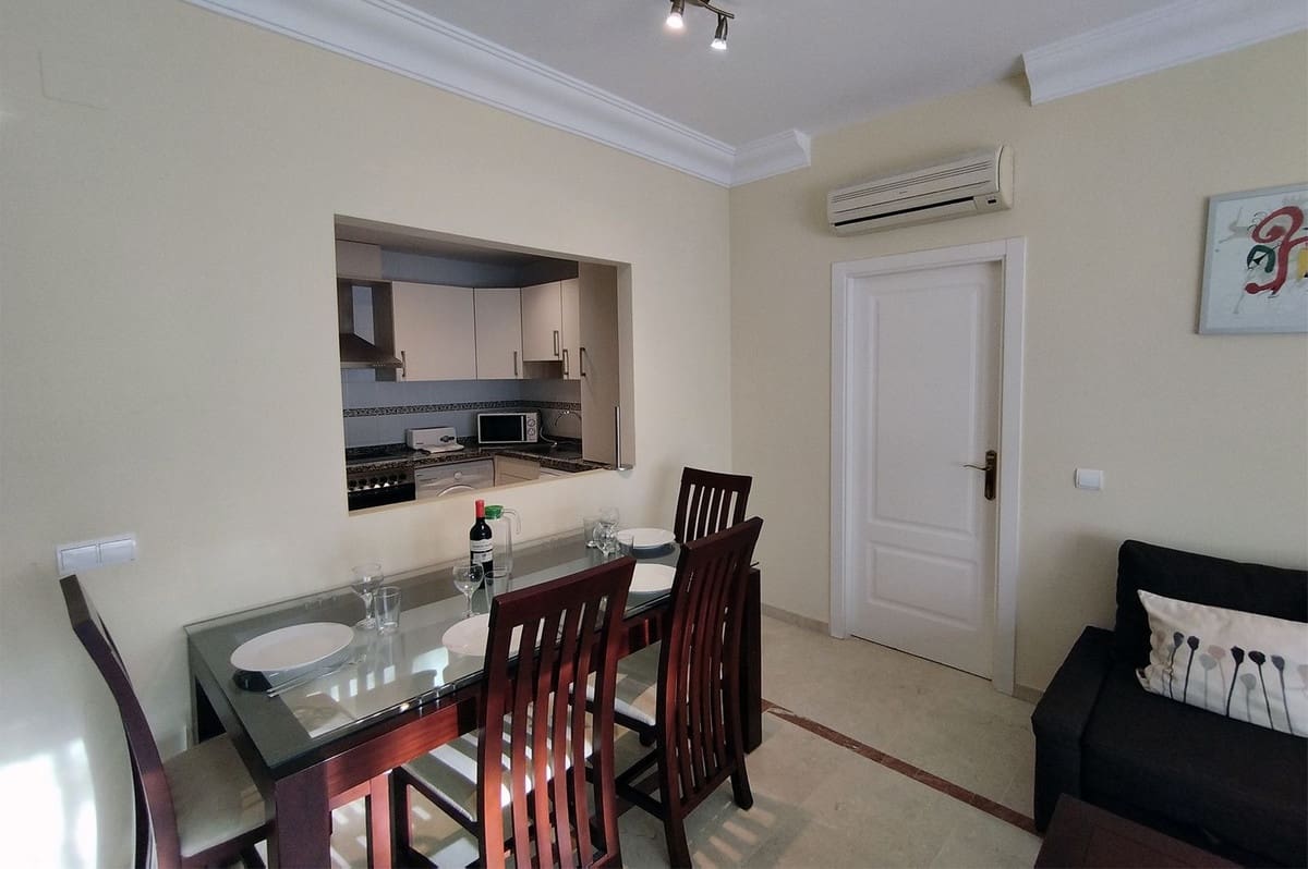 1 quarto Apartamento para venda em Estepona com piscina - 245 000 € (Ref: 9614131)