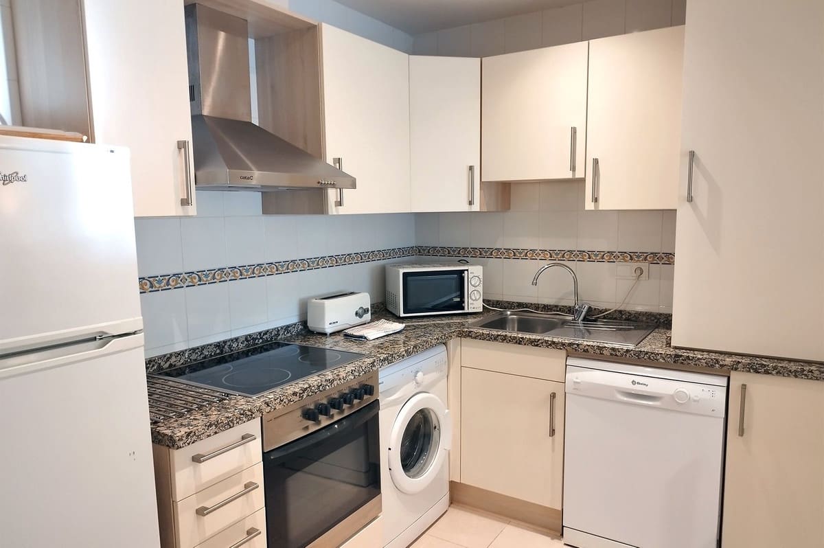 1 quarto Apartamento para venda em Estepona com piscina - 245 000 € (Ref: 9614131)