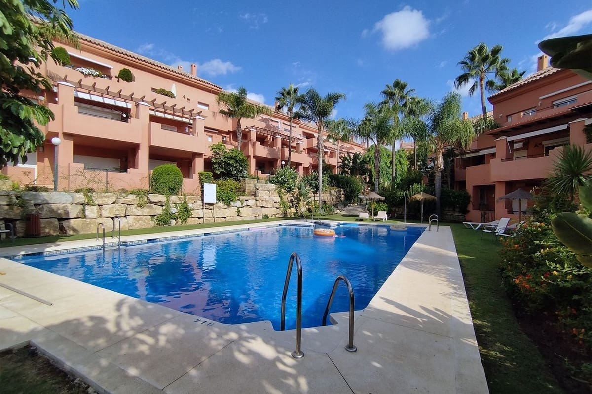 1 quarto Apartamento para venda em Estepona com piscina - 245 000 € (Ref: 9614131)