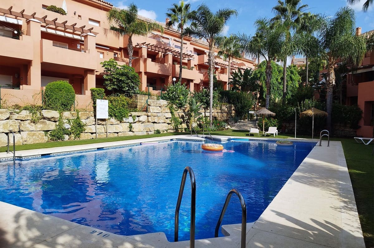 1 quarto Apartamento para venda em Estepona com piscina - 245 000 € (Ref: 9614131)