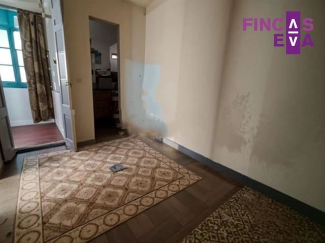 Flat for sale in Sants, Barcelona city - € 150,000 (Ref: 9614493)